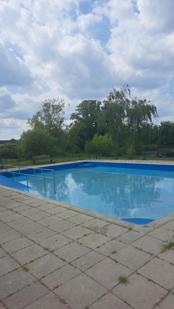 Lordship Rec Paddling Pool Pic 1