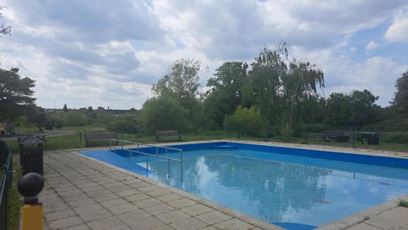 Lordship Rec Paddling Pool Pic 2