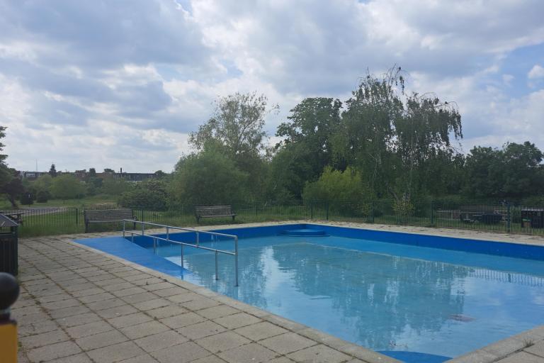 Lordship Rec Paddling Pool Pic 2