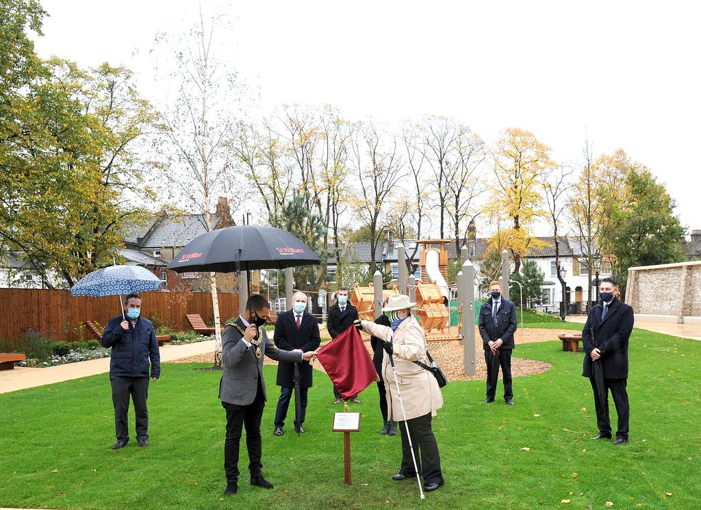 The Mayor of Haringey, Cllr Adam Jogee, & Haringey Council's Cabinet Member for Climate Change, Equalities & Leisure, Cllr Kirsten Hearn, unveil a plaque at Hornsey Park