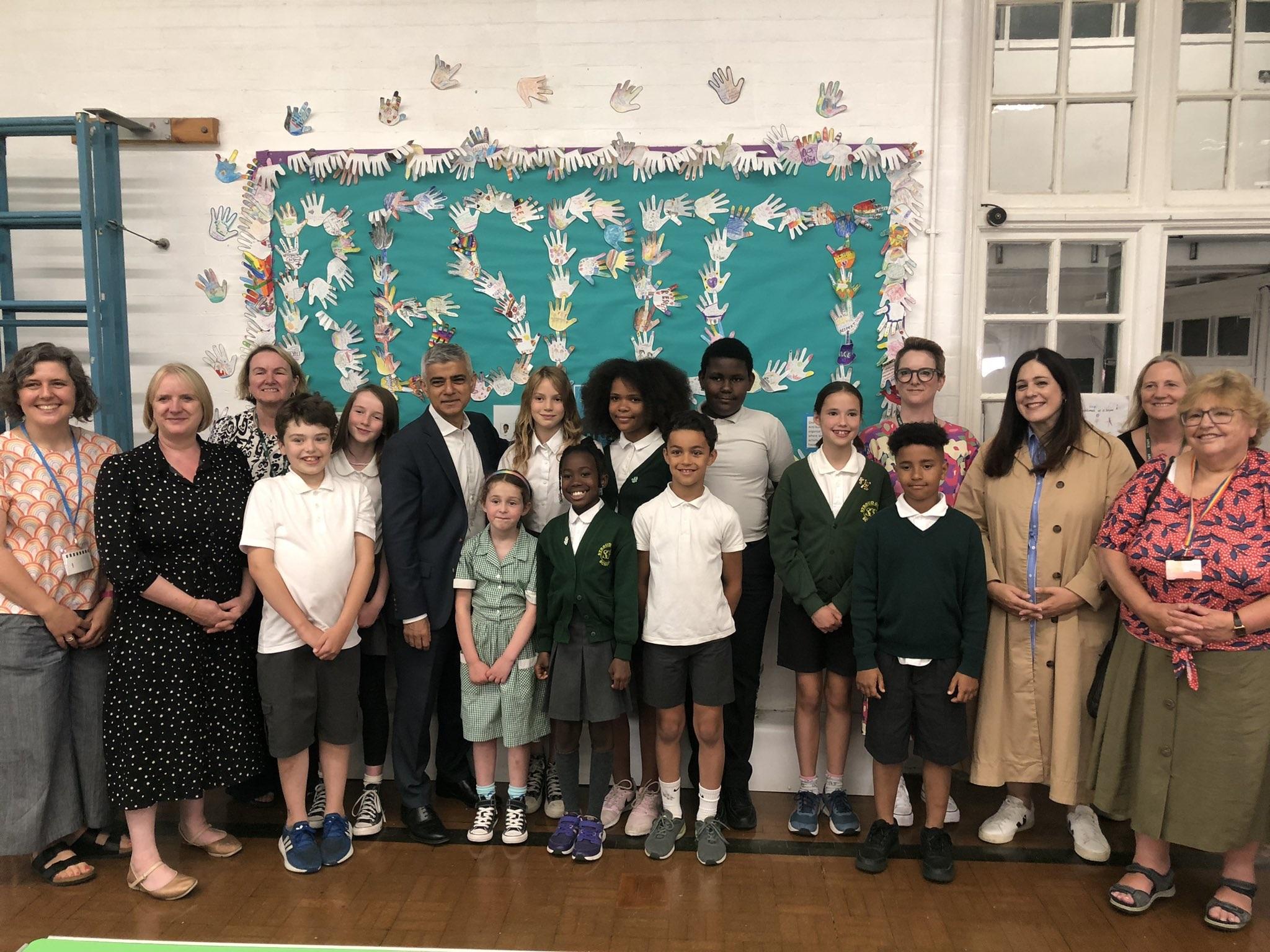 The pic is of the Mayor of London Sadiq Khan & Deputy Mayor Joanne McCartney alongside the Leader of Haringey Council, Cllr Peray Ahmet, our Cabinet Member for Children, Schools & Families, Cllr Zena Brabazon, & pupils & staff at Stroud Green Primary.